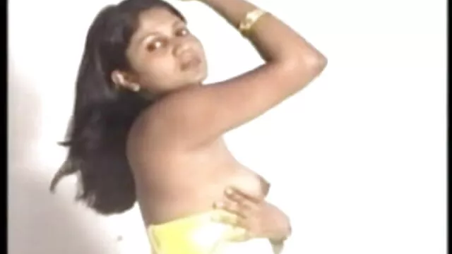 দ্বৈত মেয়ে সেক্সি নাঙ্গী চুদাই ও এক পুরুষ