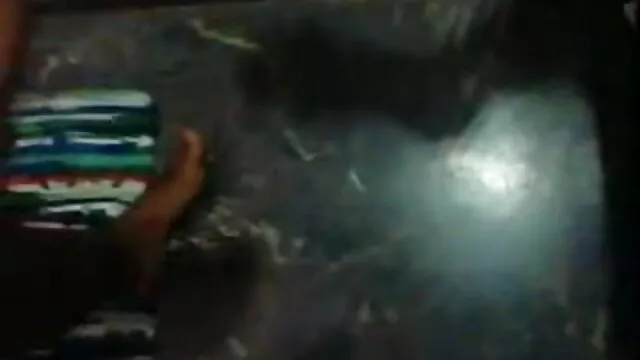 চা তামিল সেক্সি গান জেগে উঠে তার বিন্দুকে ধরতে হলো