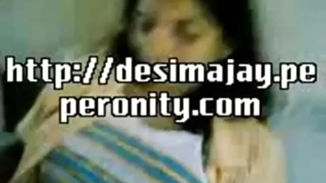 বাড়ীতে তৈরি বাড়ীতে বাংলাদেশী সেক্সি ভিডিও গান তৈরি