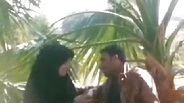 বাঁড়ার আসামী সেক্সী ভিডিও রস খাবার