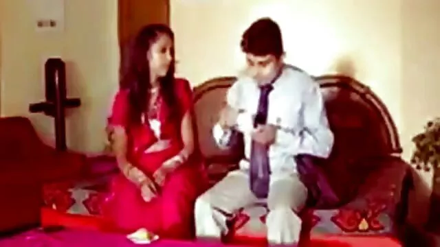 মেয়ে সমকামী, সেক্সি কমেডি শ্যামাঙ্গিণী, আঙুল