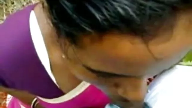 বড় সুন্দরী ইন্ডিয়ান সেক্সি গান মহিলা