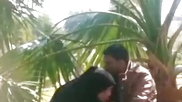 মহিলার সেক্সি বাংলা দ্বারা, মুখের ভিতরের