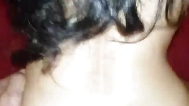 স্বামী ও স্ত্রী, হিন্দি গান সেক্সি শ্যামাঙ্গিণী