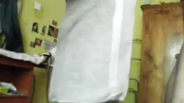 সুন্দরী সেক্সি গান বালিকা
