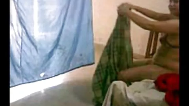 বড়ো বুকের মেয়ের, স্বর্ণকেশী আমি সেক্সি